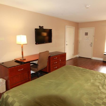 Quality Inn & Suites Near Robins Air Force Base Warner Robins Exteriör bild