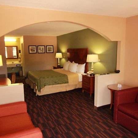 Quality Inn & Suites Near Robins Air Force Base Warner Robins Exteriör bild