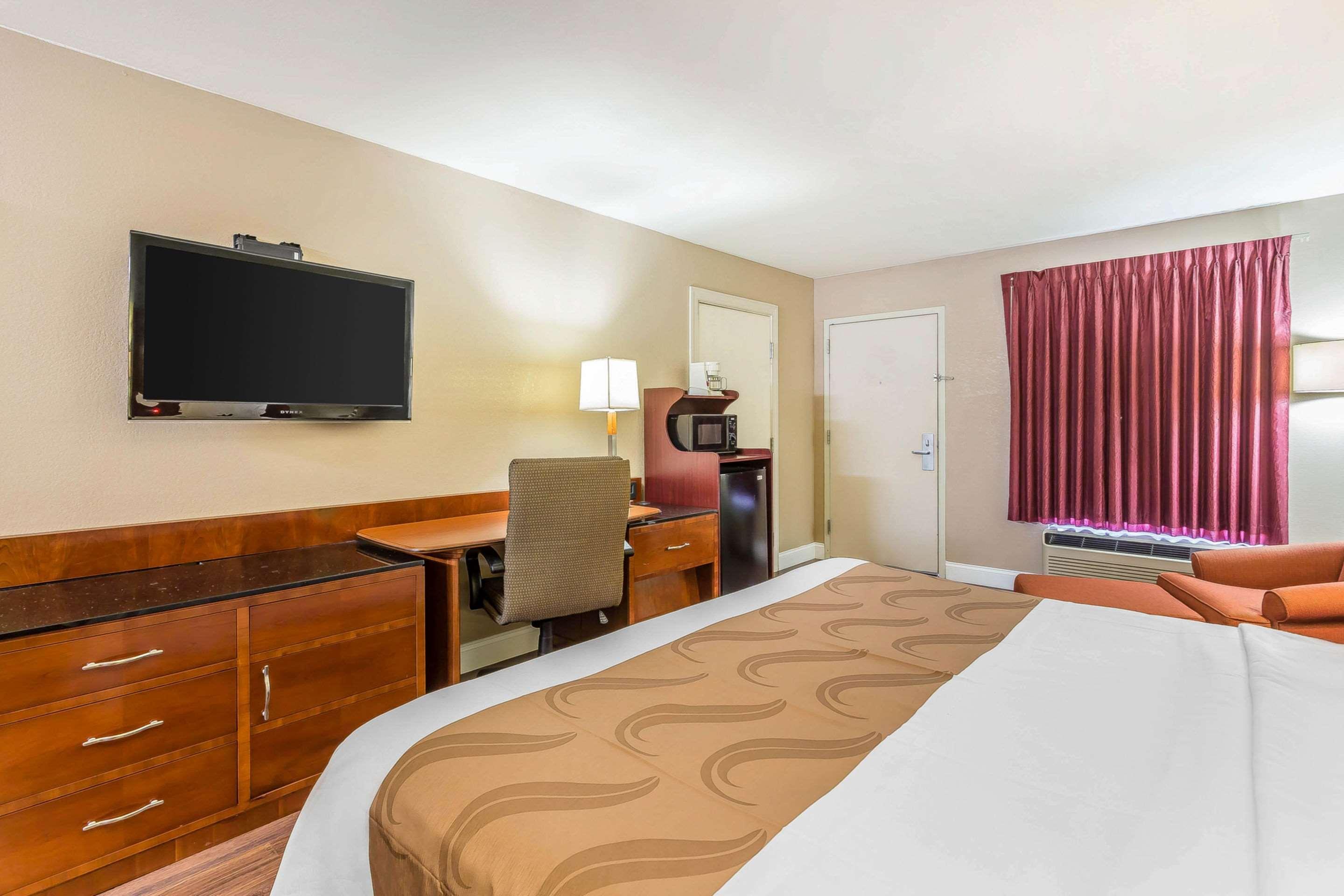 Quality Inn & Suites Near Robins Air Force Base Warner Robins Exteriör bild