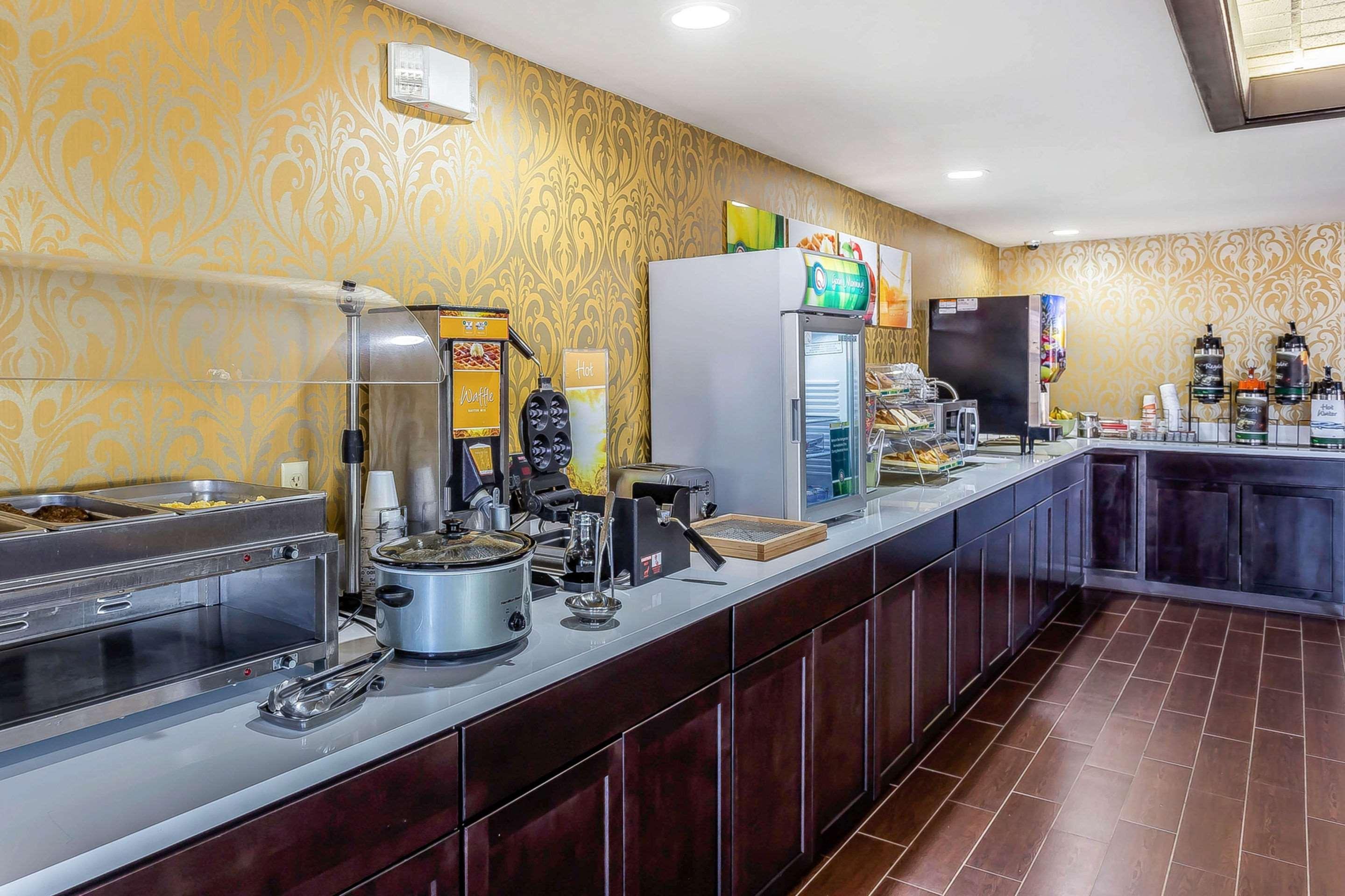 Quality Inn & Suites Near Robins Air Force Base Warner Robins Exteriör bild