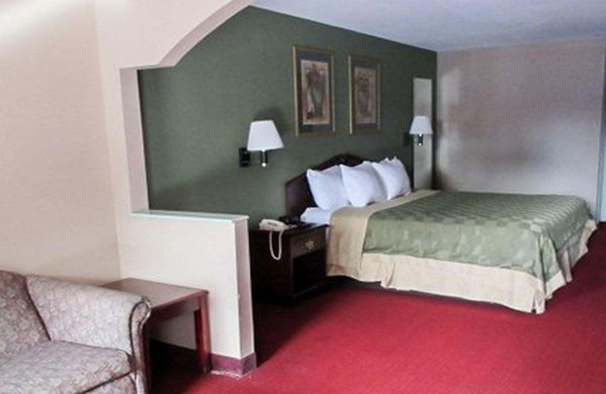 Quality Inn & Suites Near Robins Air Force Base Warner Robins Exteriör bild