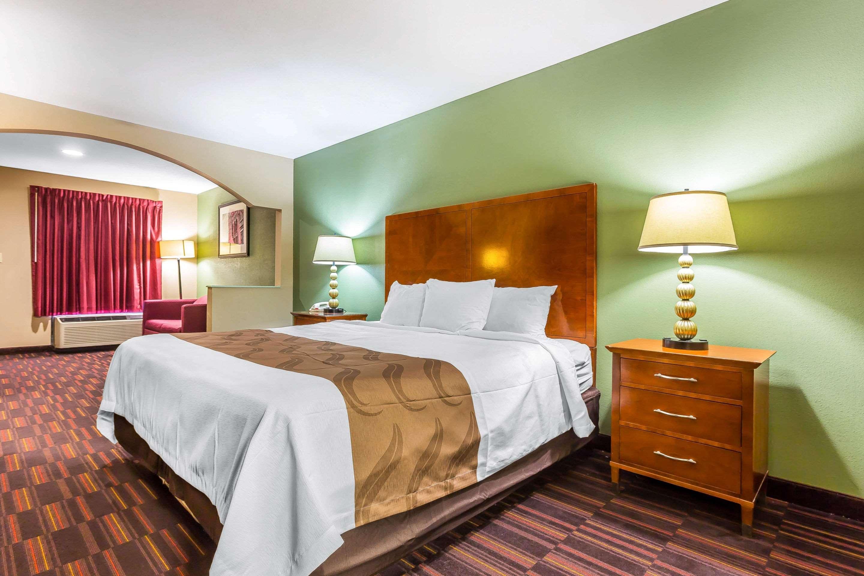 Quality Inn & Suites Near Robins Air Force Base Warner Robins Exteriör bild