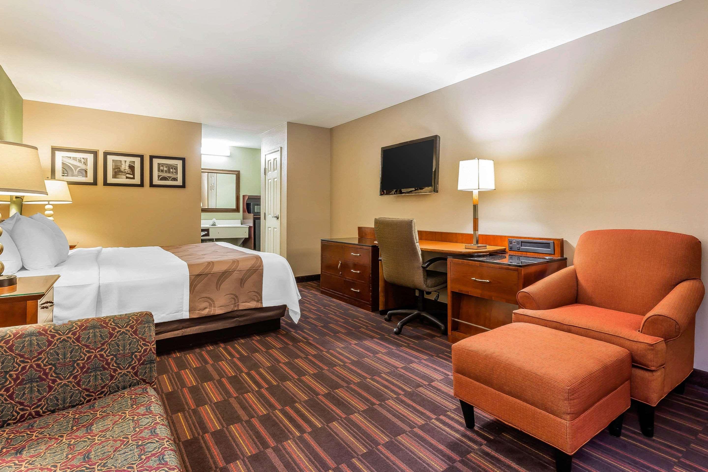 Quality Inn & Suites Near Robins Air Force Base Warner Robins Exteriör bild