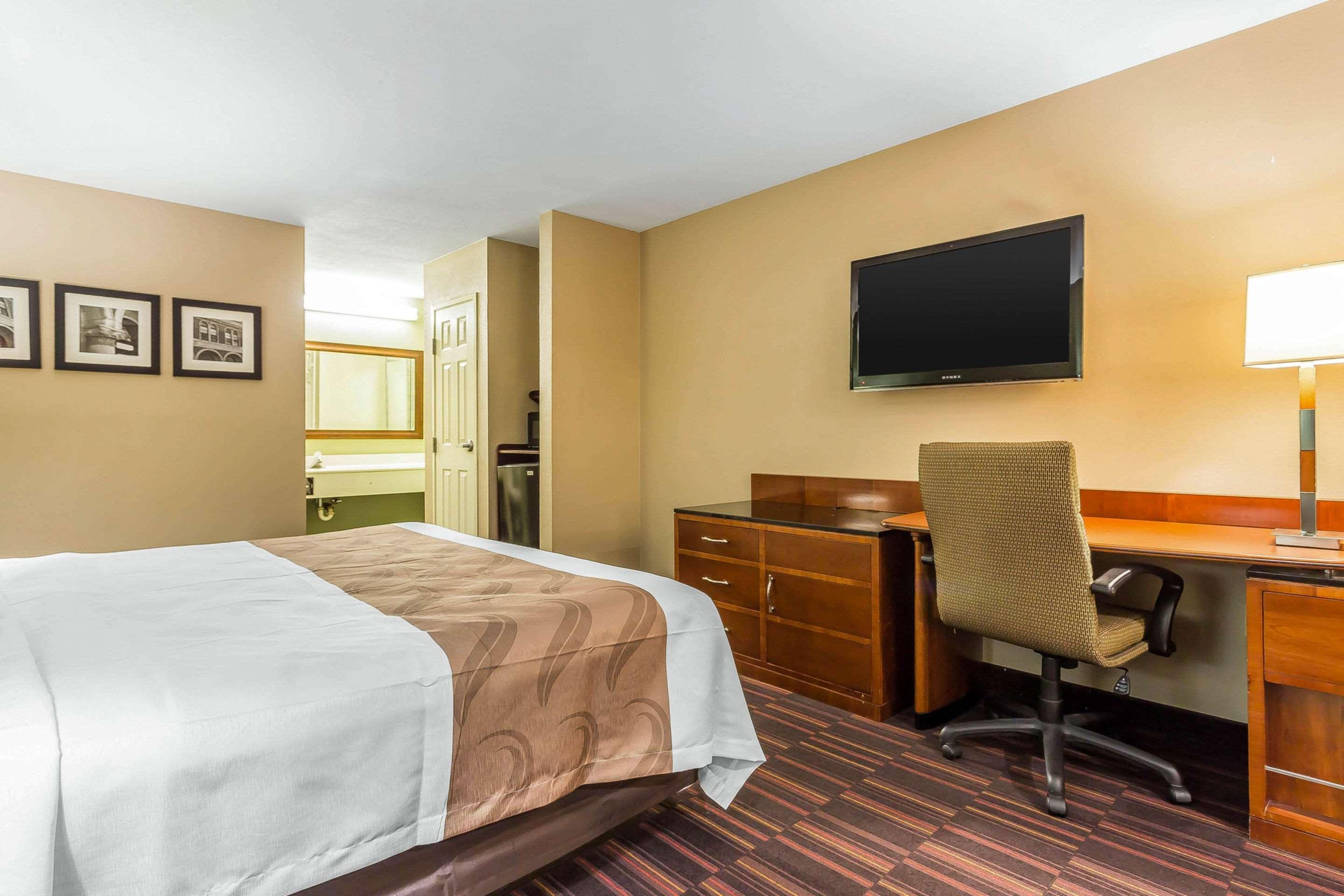 Quality Inn & Suites Near Robins Air Force Base Warner Robins Exteriör bild