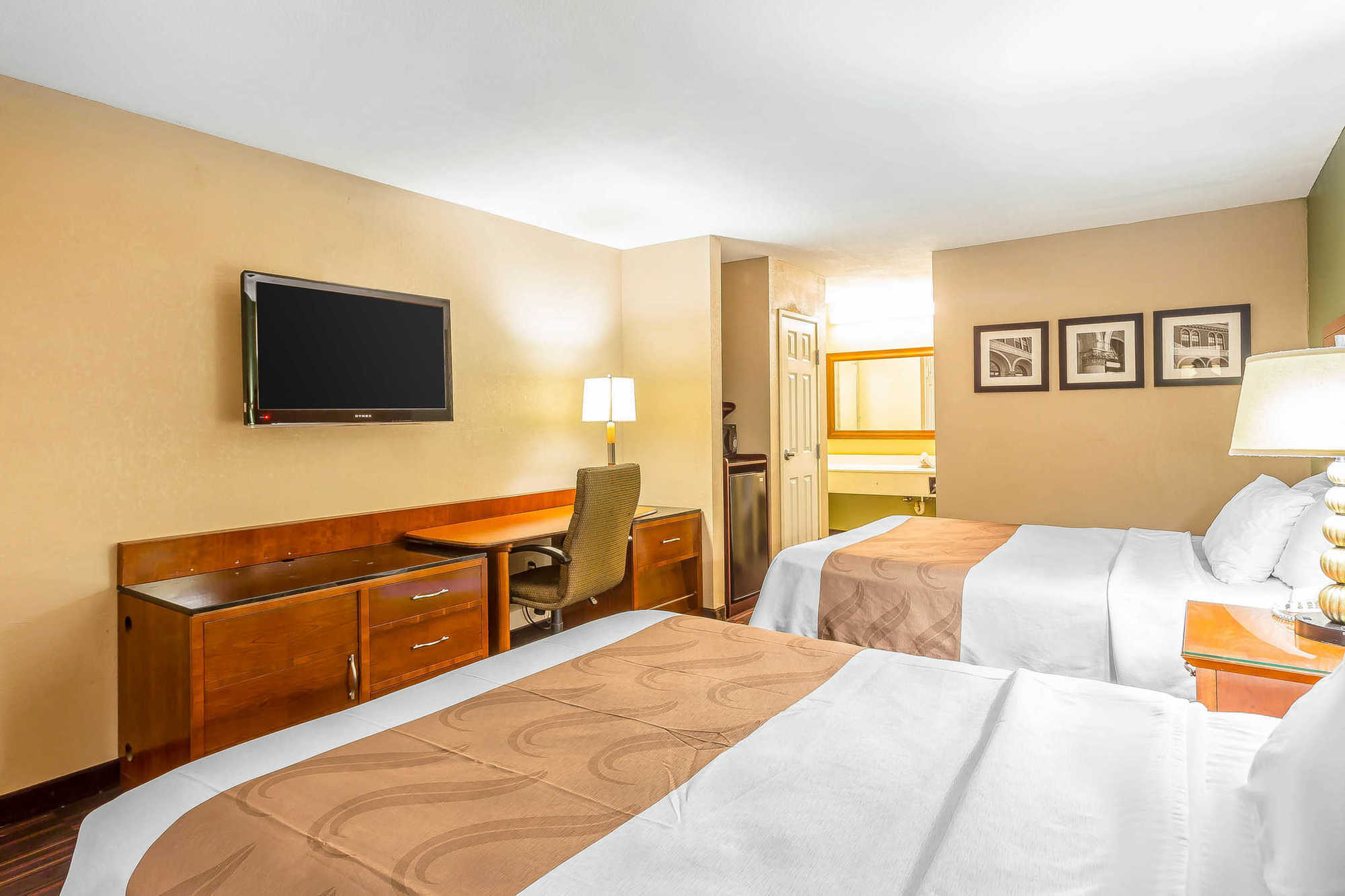 Quality Inn & Suites Near Robins Air Force Base Warner Robins Rum bild